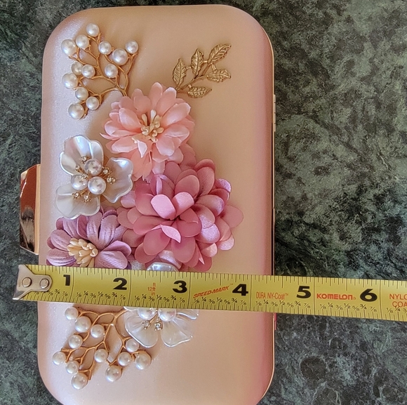 Floral Kisslock Embellished Golden Apricot Clutch/ Crossbody. NWOT. - Picture 8 of 9